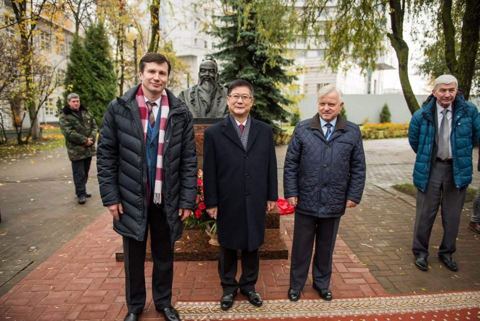 Открытие бюста Конфуция